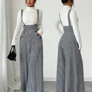 salopette noir et blanche femme de dos