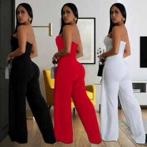 salopette rouge femme audacieuse de dos