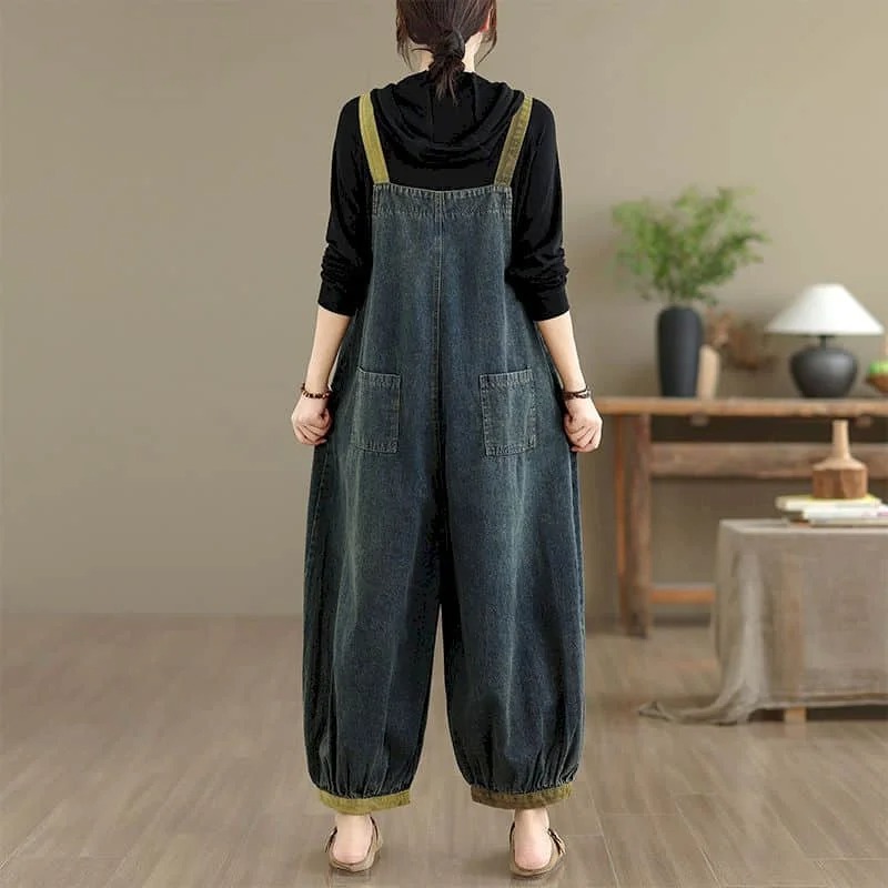 salopette bleue ample femme de dos