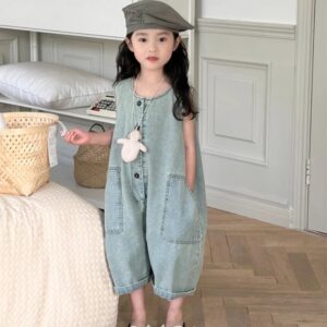 salopette jeans fille détail tissu