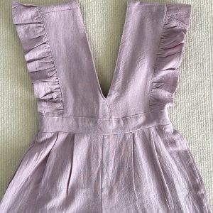 Salopette pantalon à bretelles volants fille détails