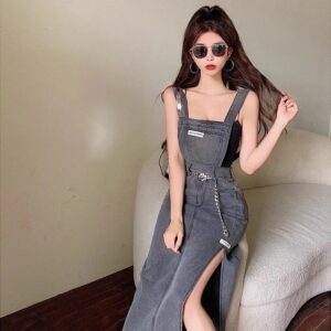 robe salopette en jean noire détail jambes