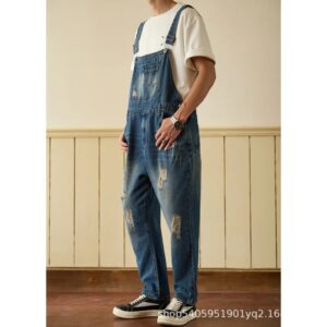 salopette jean homme déchirée effet usé de profil