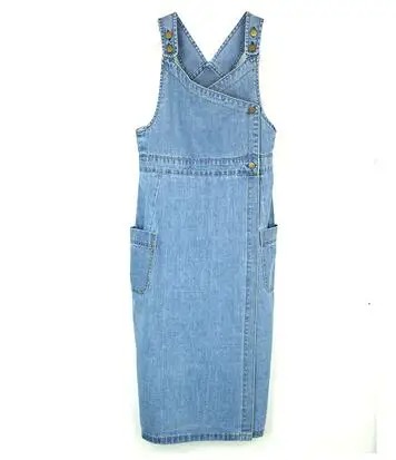 Robe salopette en coton denim mi longue fendue assise bleu clair