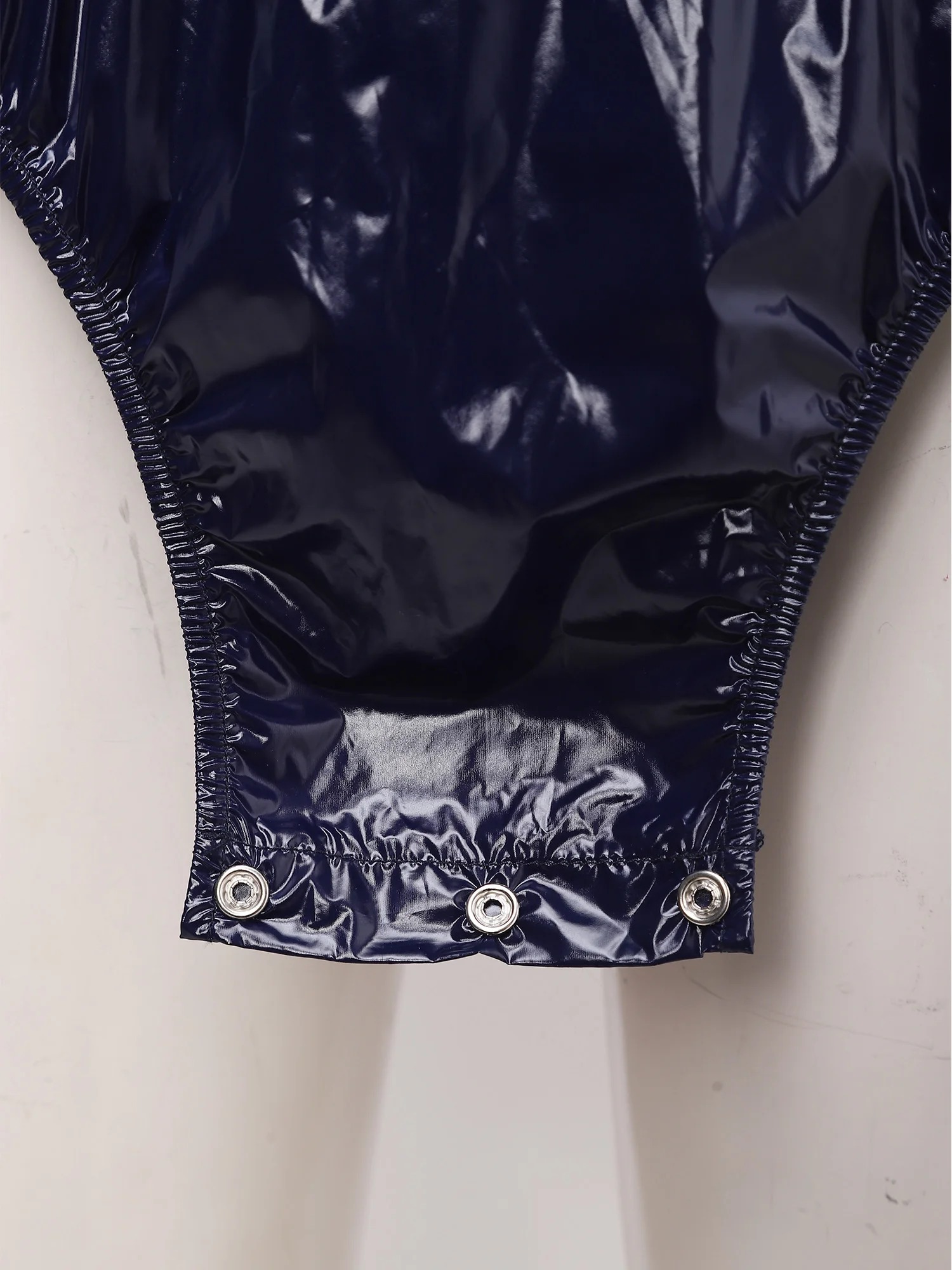 salopette de pluie femme combinaison de bain détail boutons