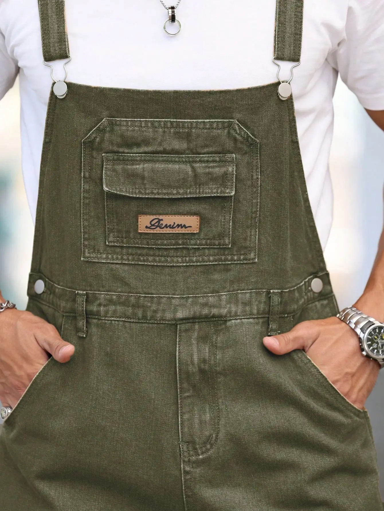 salopette jean large homme vert détail buste